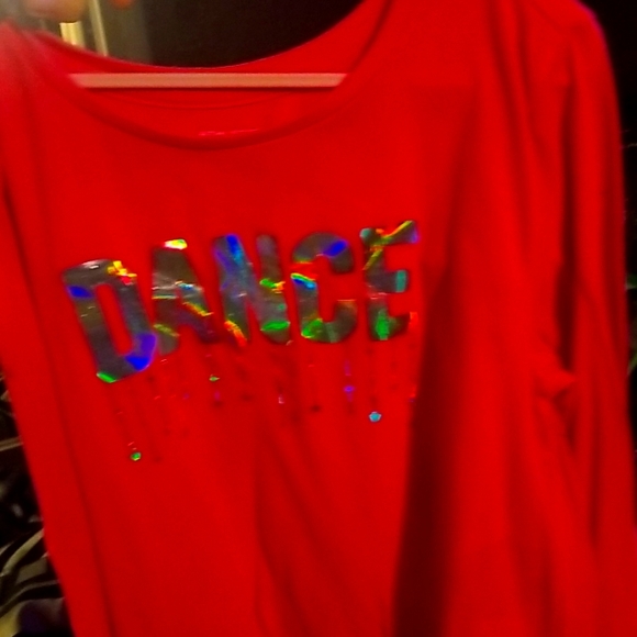 A pink shirt - Picture 3 of 3